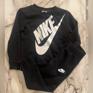 Boys Nike crewneck and pants set size 6